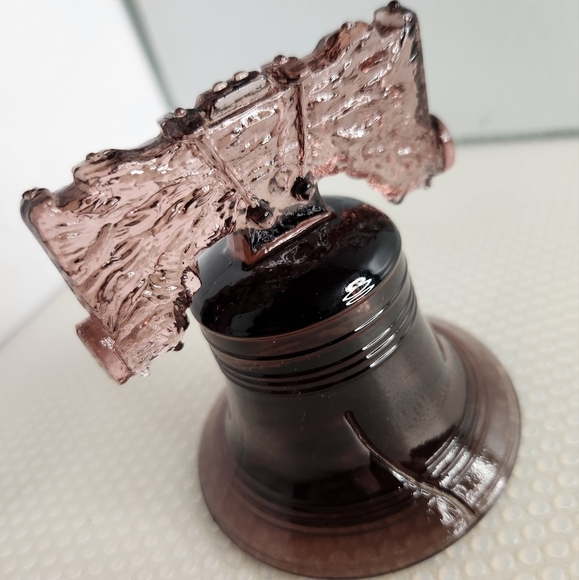 Vintage‎ 70s Mosser bicentennial celebration amethyst glass liberty bell statue - Picture 6 of 8